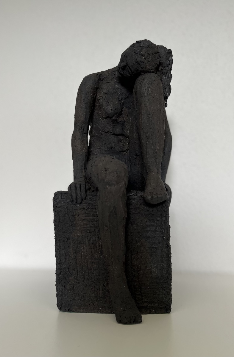 Birgit Kirke. “Sælkvinden”. Sort stentøjsler / Scamotte / Black stoneware clay. 52 IMG 1237