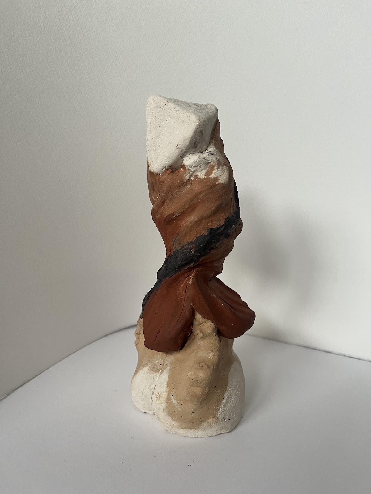 remember that the body is just a vessel for the stars 28x12cm.  Blandet jord-ler / Mixed earth clay.