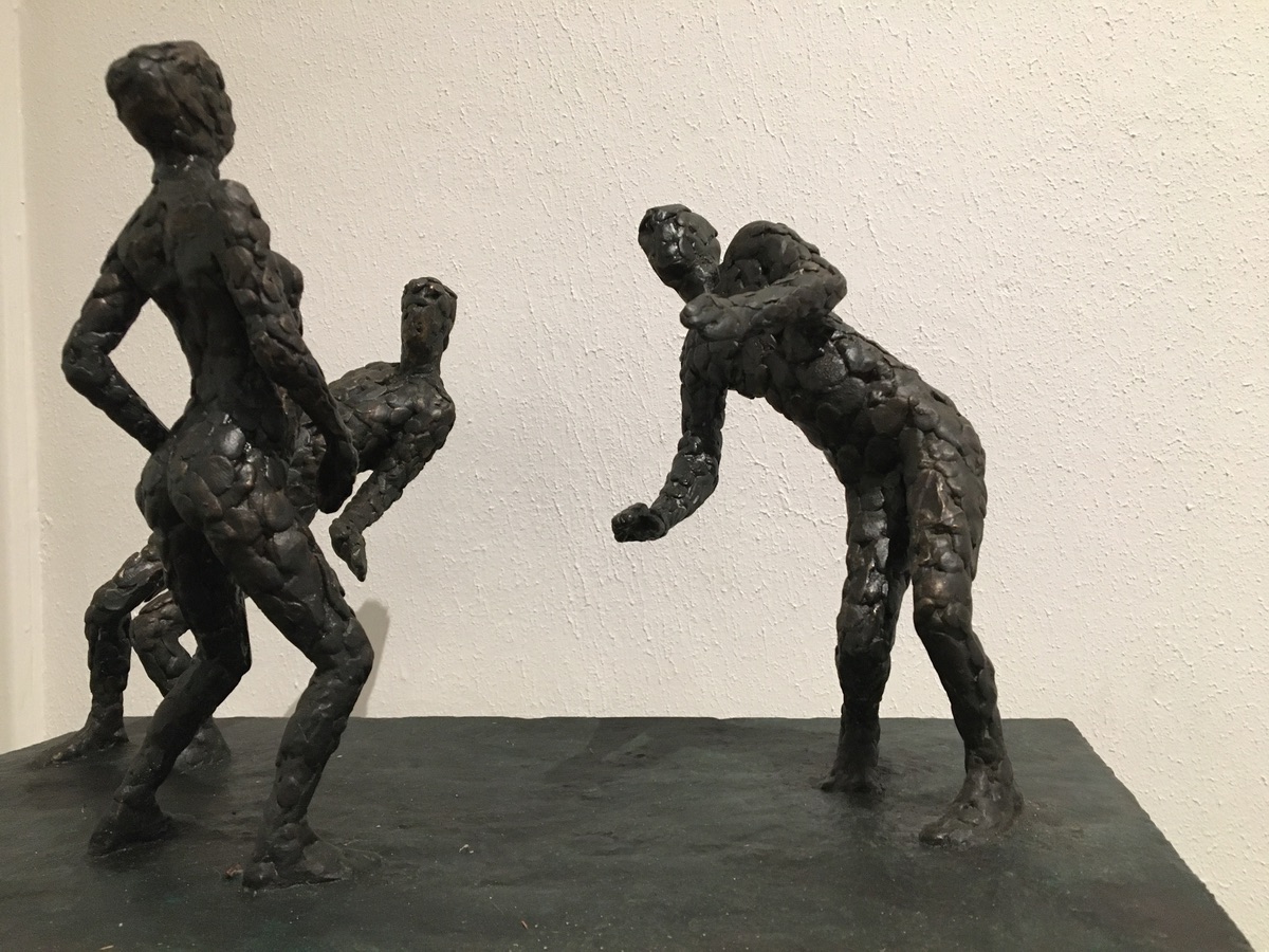 Poul Jepsen. “Dansetrio”. Bronze on cement.